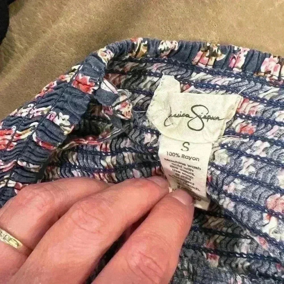 ✨Jessica Simpson Romper size small floral blue with ruffle hem - Picture 7 of 8